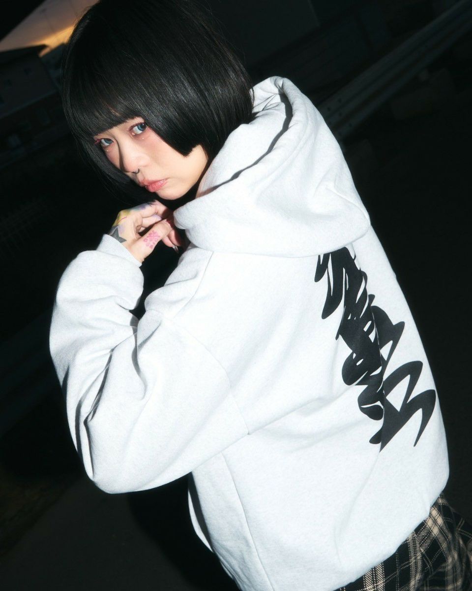 ホームベーカリー over print】STREET GIRL HOODIE (mamoru)｜CONVERSE TOKYO